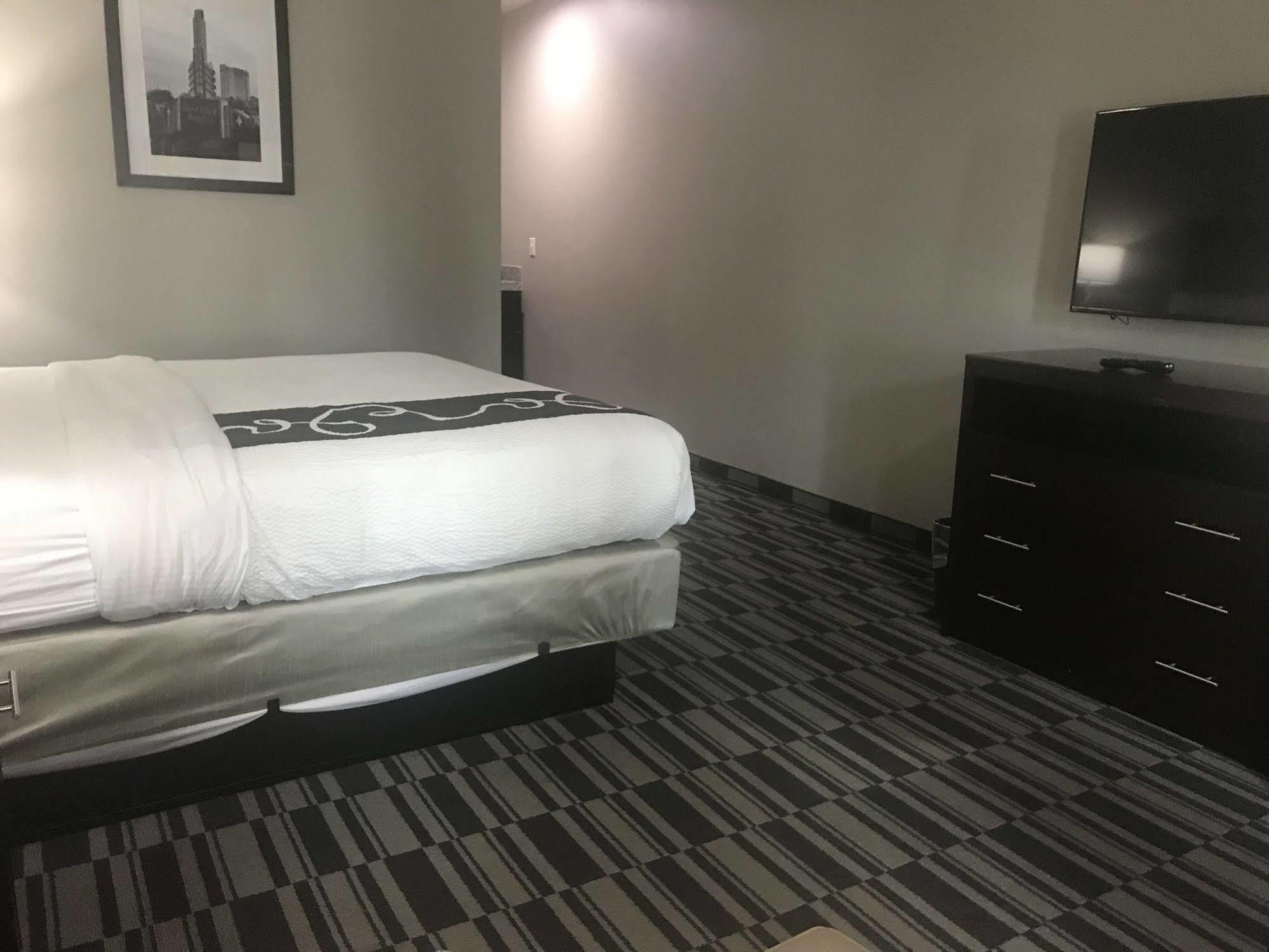 Catoosa Inn & Suites Exteriör bild