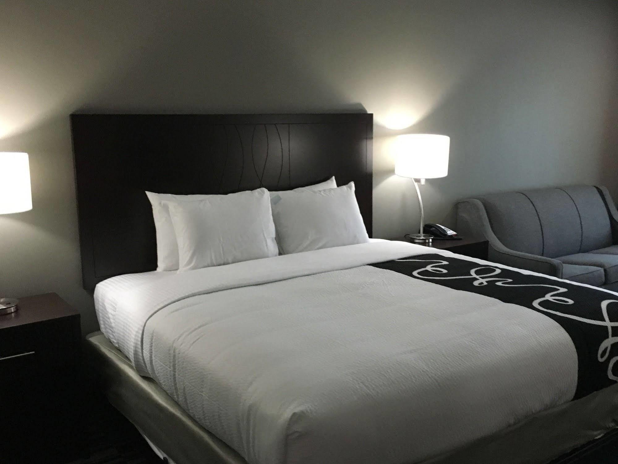 Catoosa Inn & Suites Exteriör bild