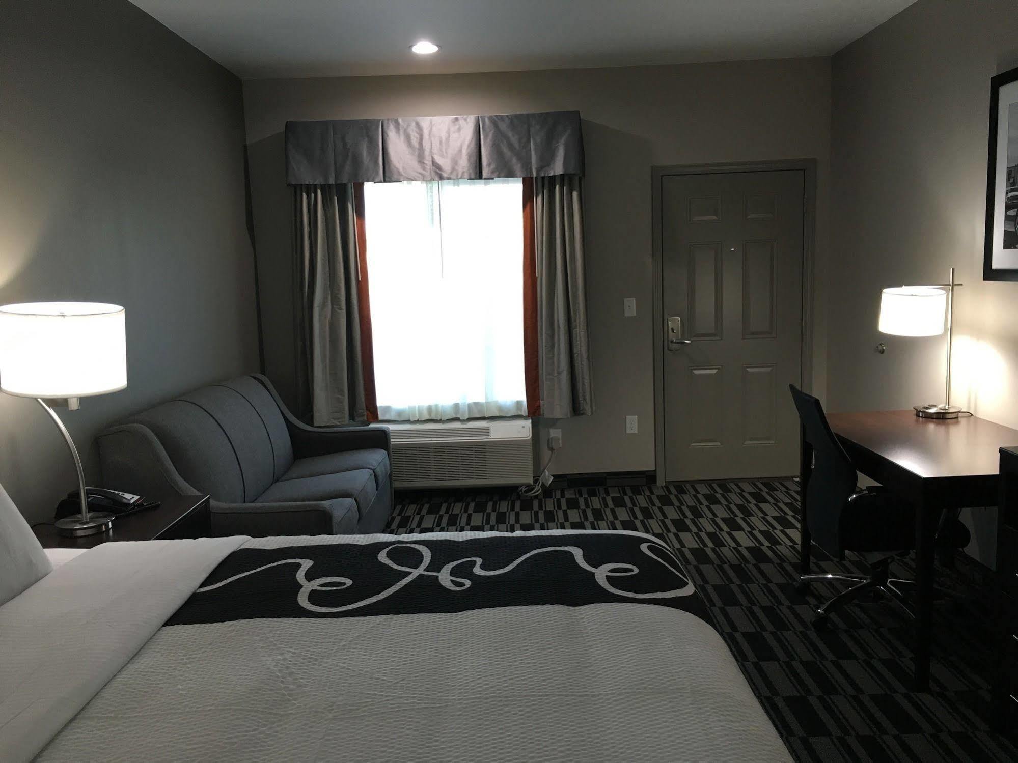 Catoosa Inn & Suites Exteriör bild